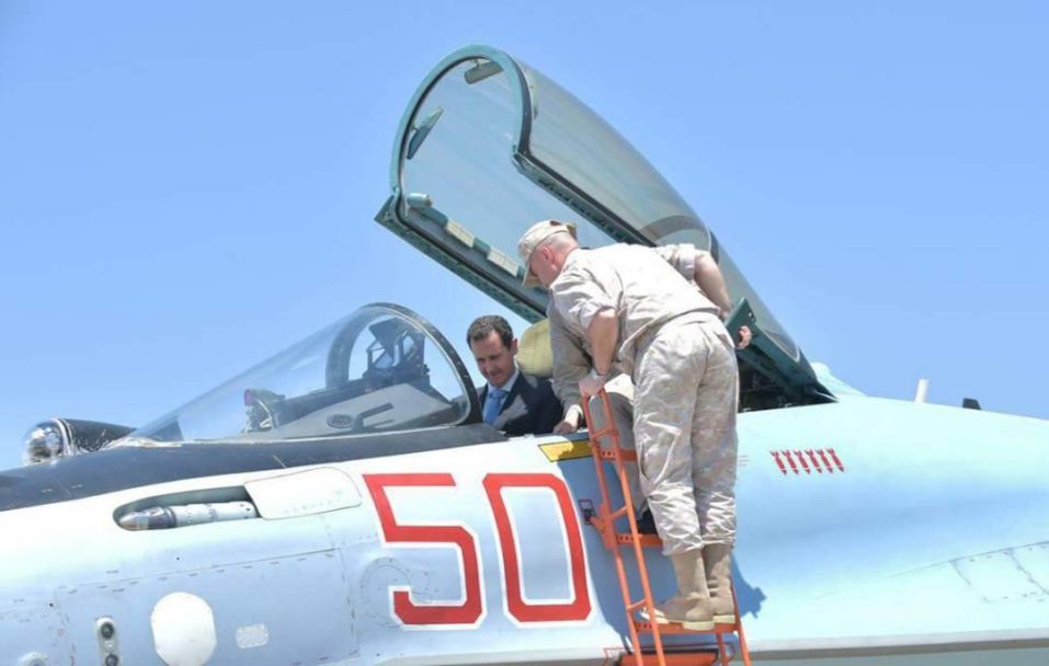 El presidente Bashar al Assad a bordo de un caza Su-35