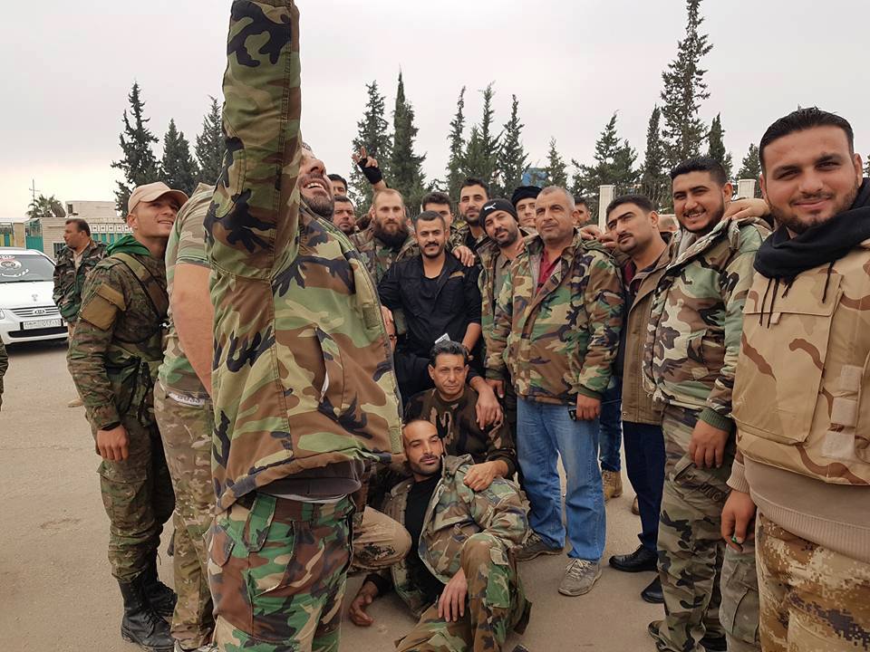 Soldados sirios en una pausa de los combates