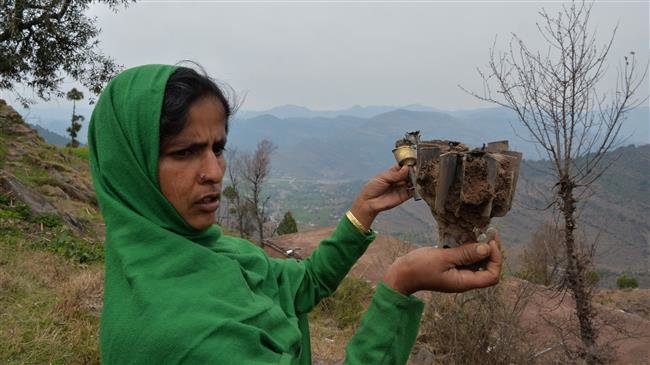 mujer-india-restos-mortero