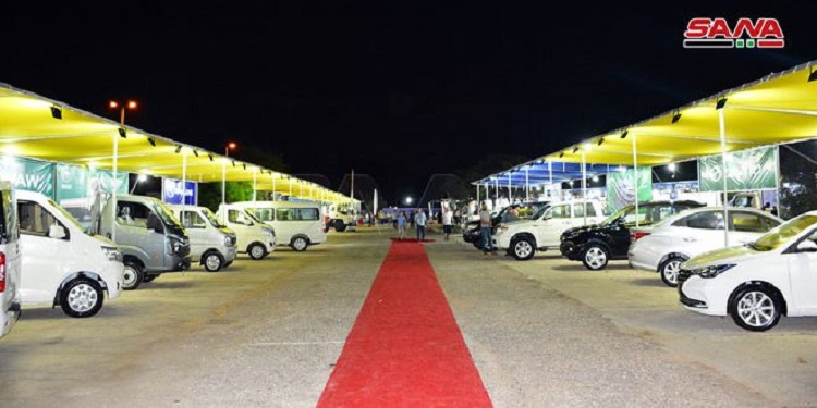 Exposición de vehículos en Latakia
