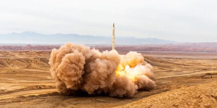 misil-irani-despegando