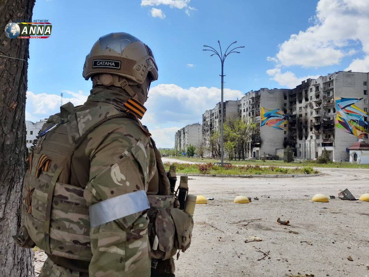 Soldado ruso en la ciudad de Popasnaya