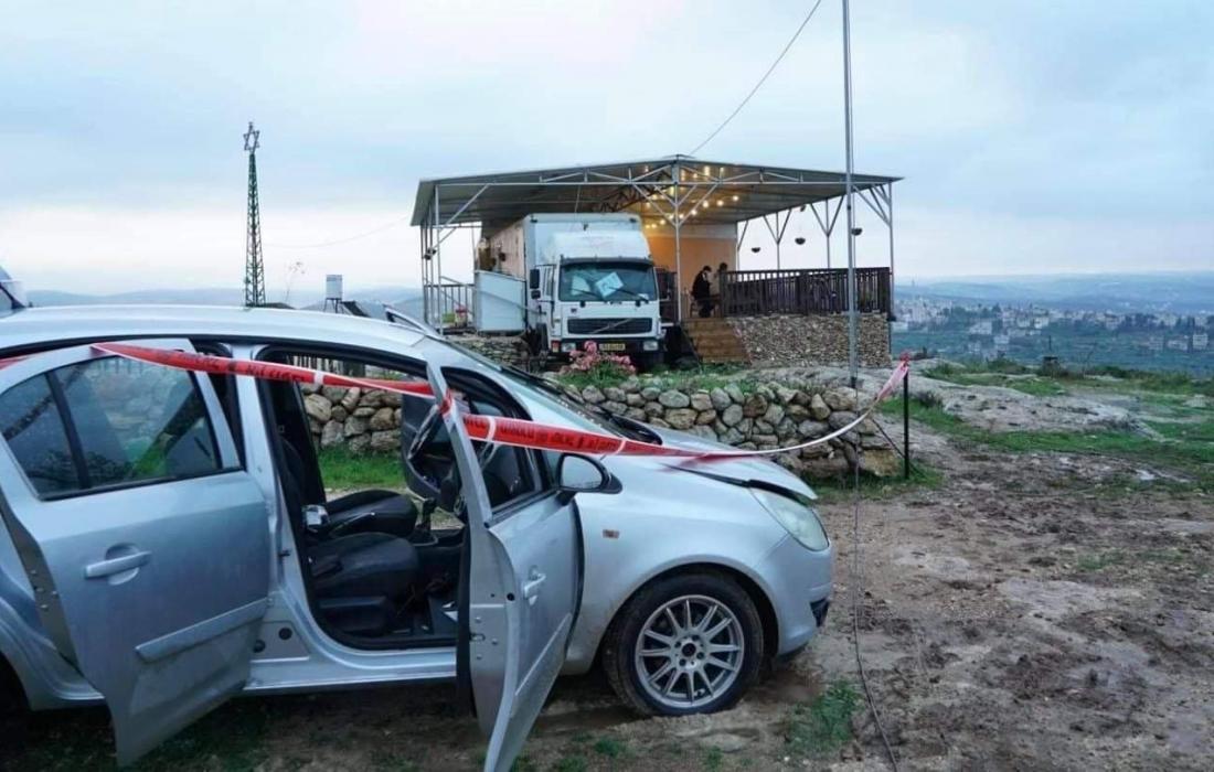 Vehículo del colono israelí dañado en Hawara