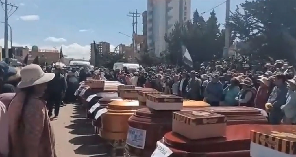 ataudes-manifestantes-peru