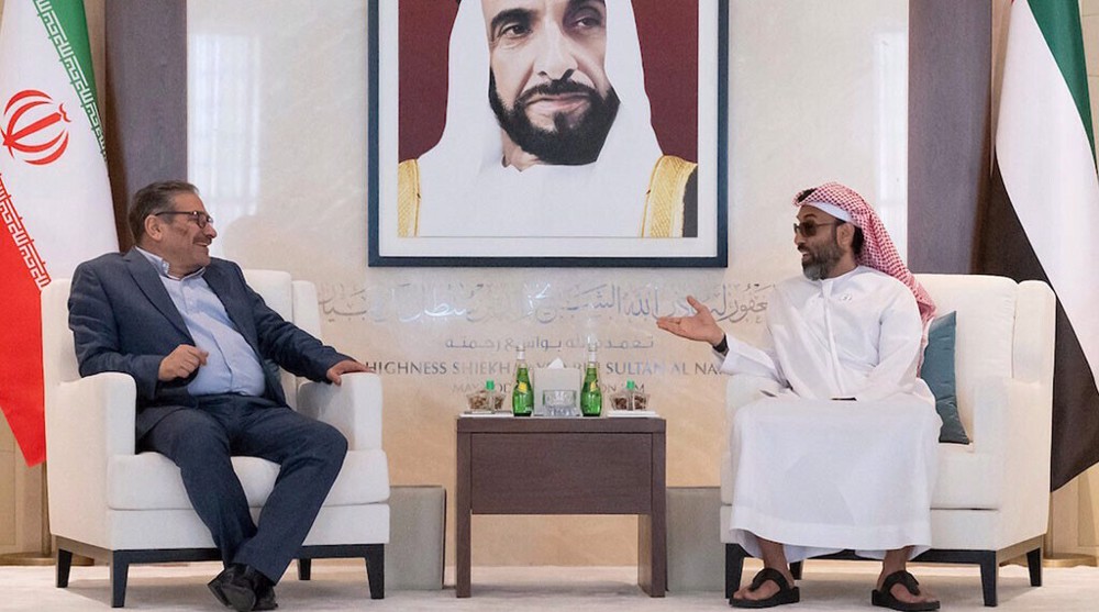 Ali Shamjani y Sheij Tahnun bin Zayed al-Nahyan