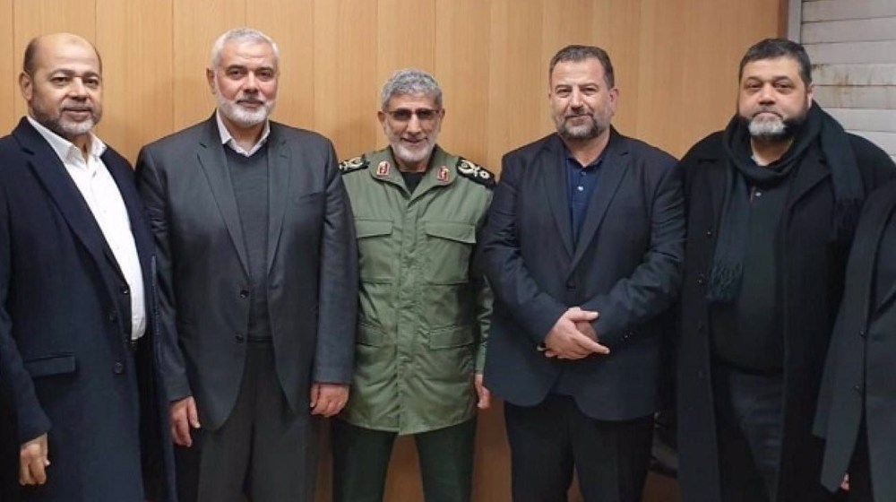 Esmail Qaani con Ismail Haniyeh y otros líderes de Hamas