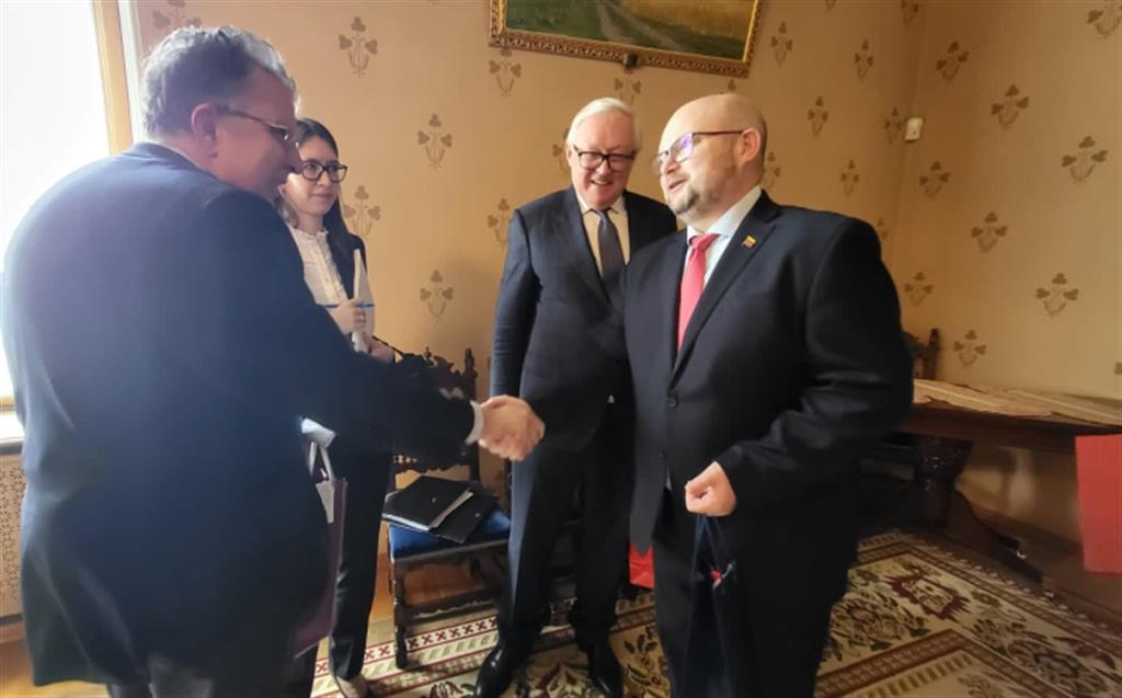 vicecanciller-venezolano-para-europa-franklin-ramirez-y-serguei-riabkov