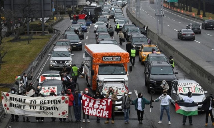 manifestantes-eeuu-cortan-aeropuerto-gaza