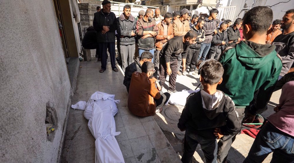 palestinos-junto-cadaver-gaza