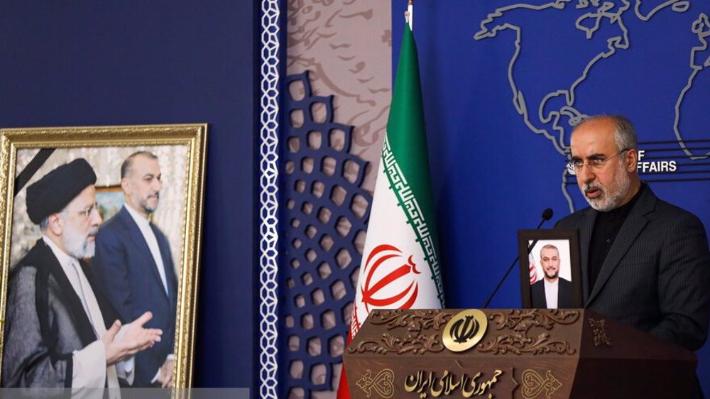 kaani-retratos-raisi-abdollahian