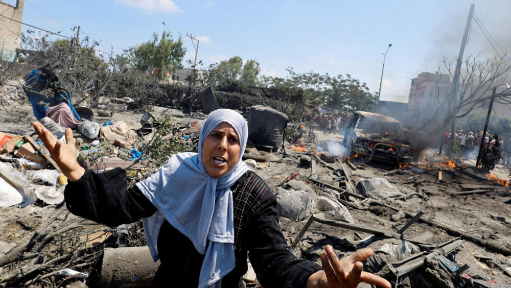 Mujer palestina en el campo de Al-Masawi poco después de la masacre israelí