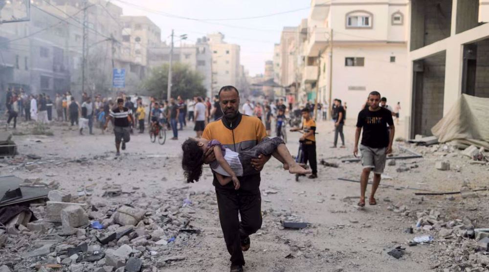 hombre-lleva-nina-herida-gaza