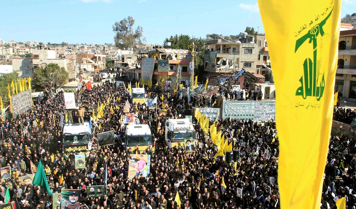 multitud-hezbola-bandera