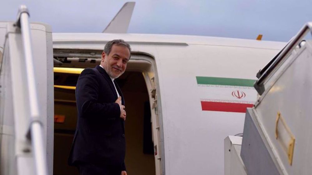 araghchi-aborda-avion