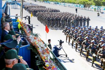 pazeshkian-desfile-militar