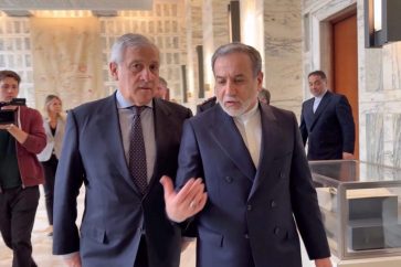 Abbas Araghchi y el ministro de Exteriores de Italia, Antonio Tajani