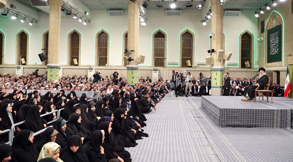 jamenei-reunion-educadores