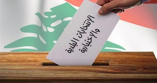 voto-depositado-urna-libano