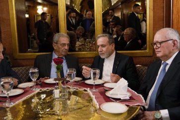 Araghchi con tres antiguos ministros de Exteriores egipcios