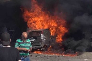 coche-destruido-ataque-israeli-tripoli