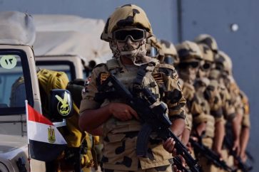 Soldados egipcios en el punto fronterizo de Rafah