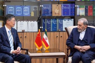 Velayati con el embajador chino en Irán Cong Peiwu