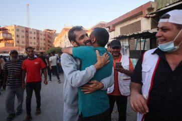 Director del Hospital Al-Awda, Ahmed Mhanna, recibido en Gaza tras su liberación