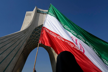 bandera-irani-plaza-azadi